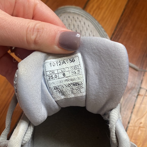 ASICS running shoe - Picture 3 of 4